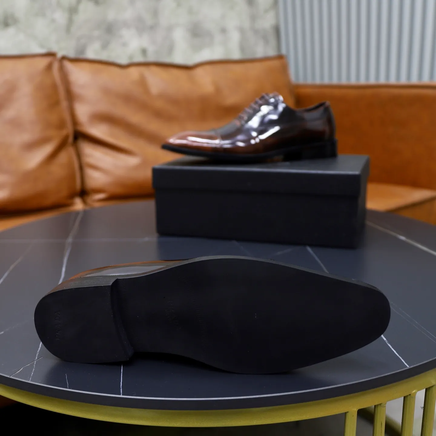 Ex-factory price: 540💰🙅‍♂️🙅‍♂️🙅‍♂️ Brand: PRADA Standard code: Men's code 38-44 (45 can be customized) Grade: Same style as the official website Original order quality Material: Original cowhide surface Comfortable cowhide lining Original outsole Style category: Men's fashionable casual leather shoes Distinguished big-name luxury elements Top luxury Color: actual picture color